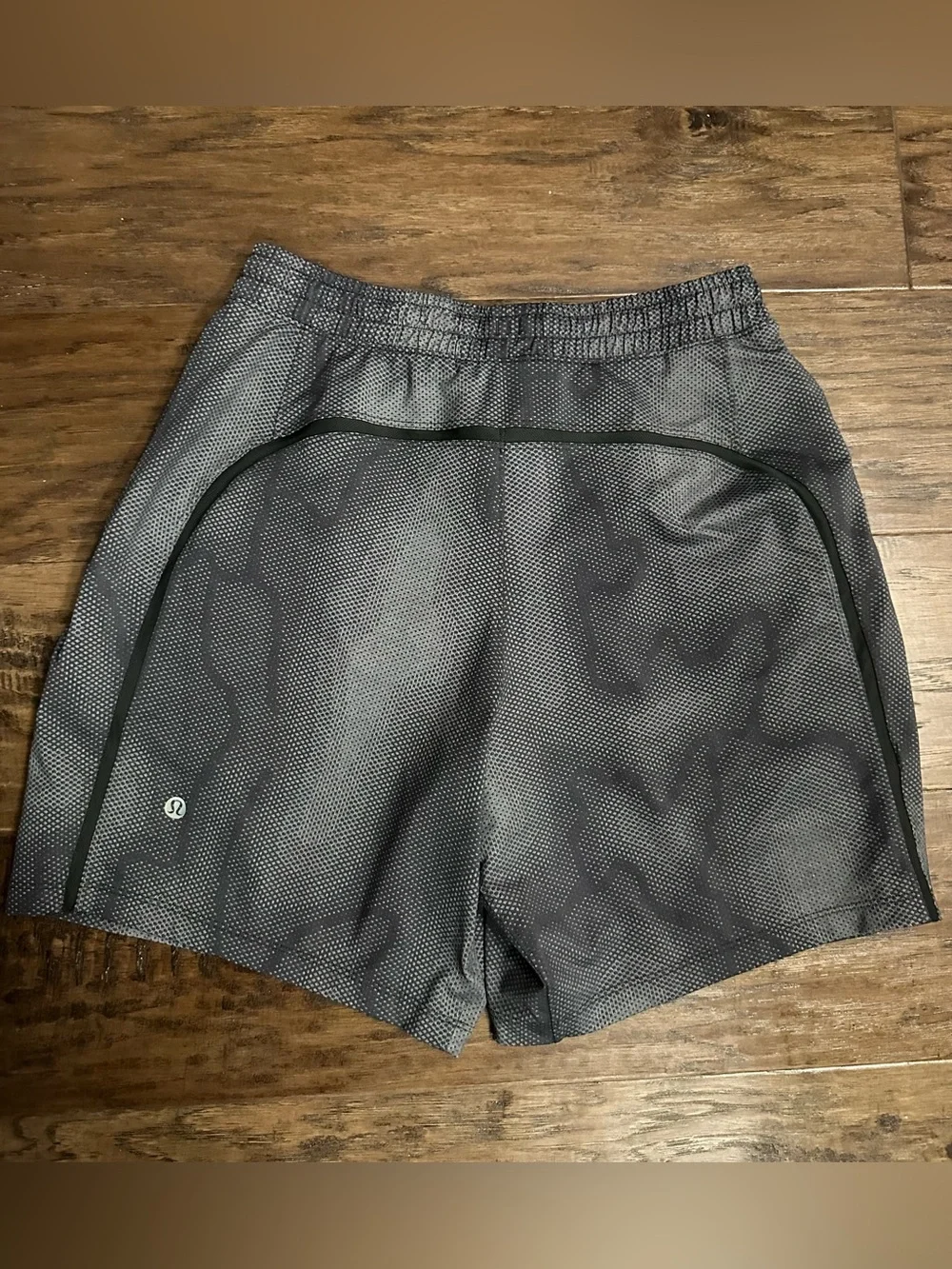 Lululemon Men's Pace Breaker Unlined Black Patterned Shorts Size Small*